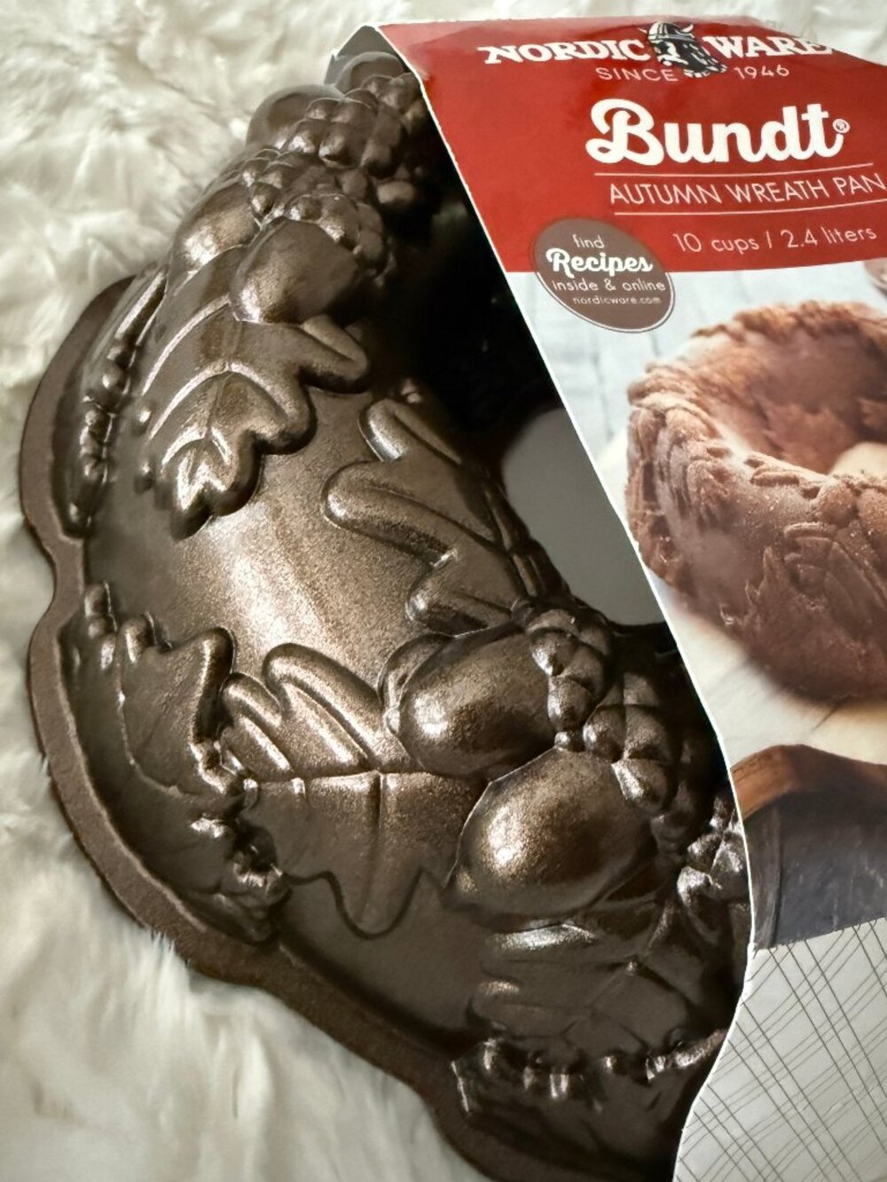 Nordic Ware Platinum Autumn Wreath Bundt Pan